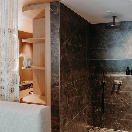 Nesslerhof グロースアルル